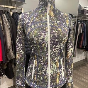 Lululemon define jacket size 6